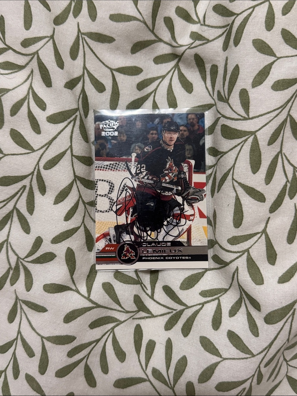 Pacifica 2002 Claude Lemieux Phoenix Coyotes Hockey Card - Black/Red